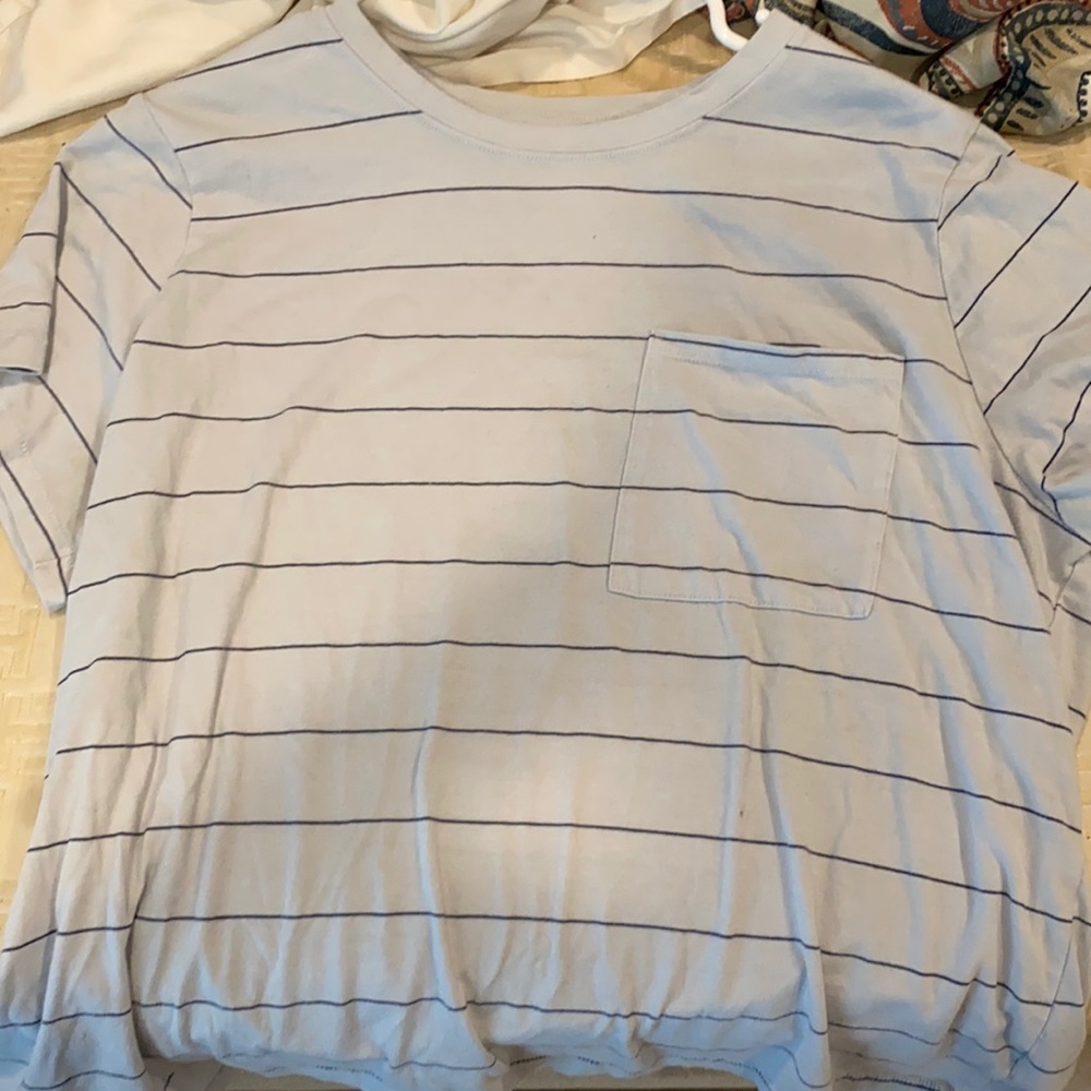 Blue cropped shirt